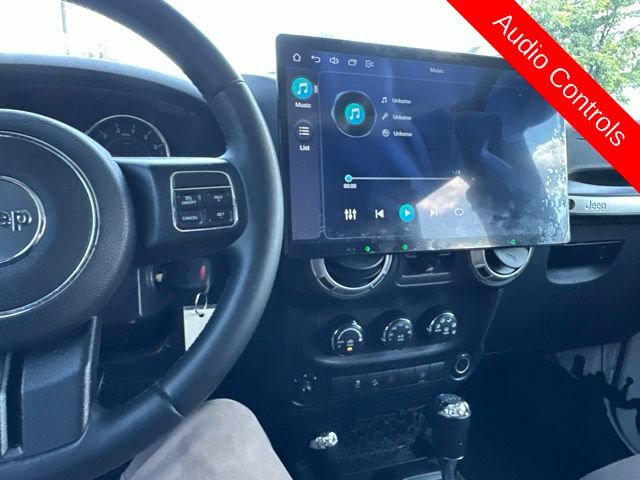Used 2015 Jeep Wrangler Unlimited Rubicon AWD/4WD image 36