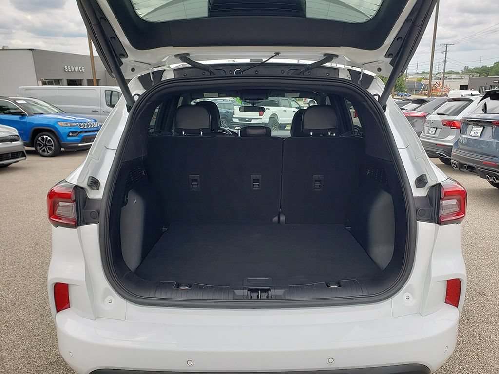 Used 2023 Ford Escape ST-Line w/ Tech Pack #1 AWD/4WD image 16