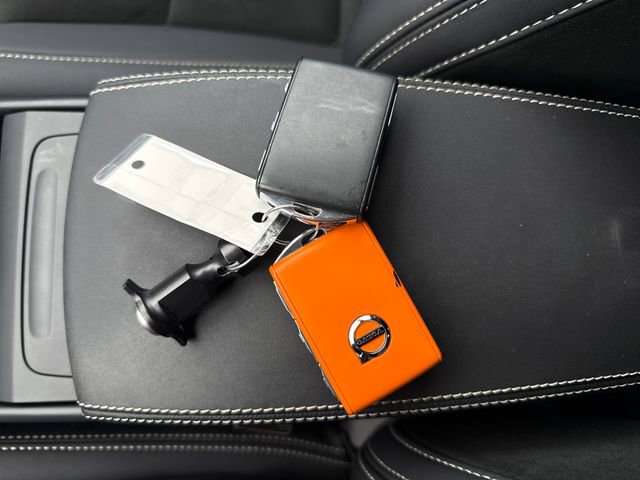 Used 2023 Volvo XC40 Recharge Ultimate image 33