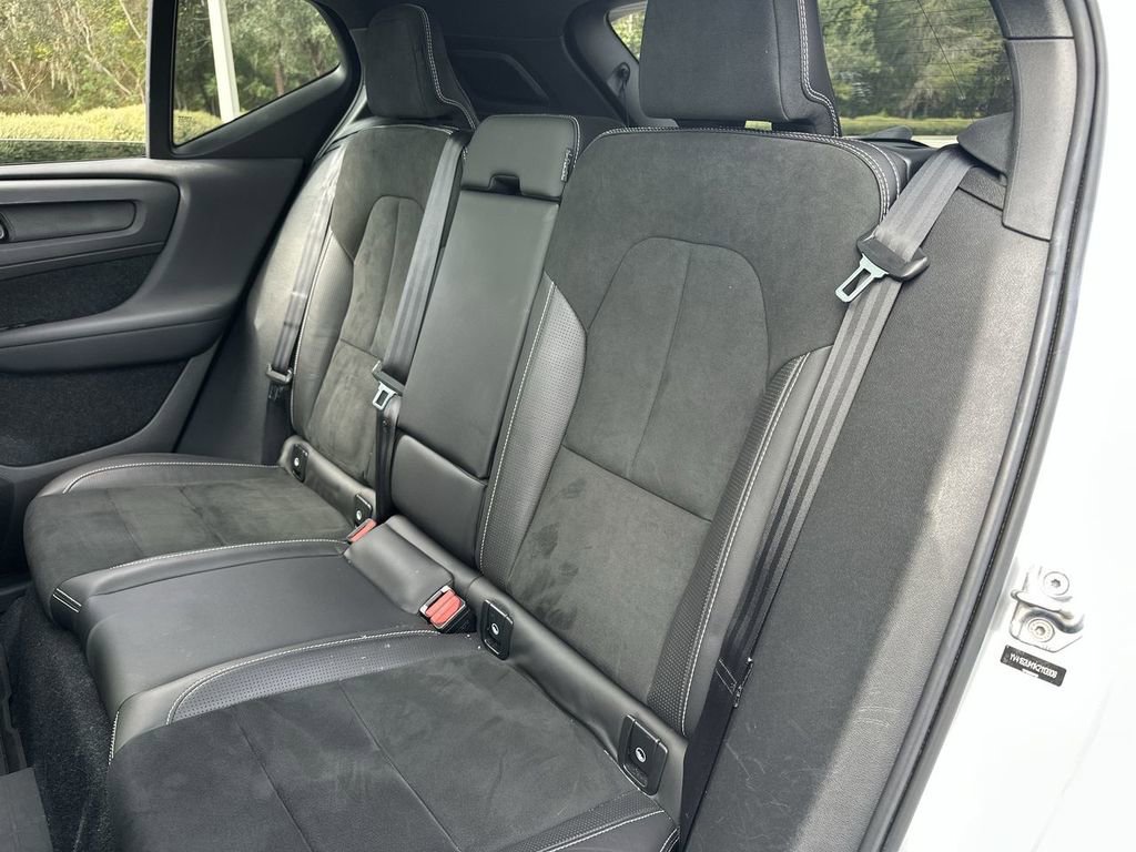 Used 2019 Volvo XC40 T5 R-Design image 24