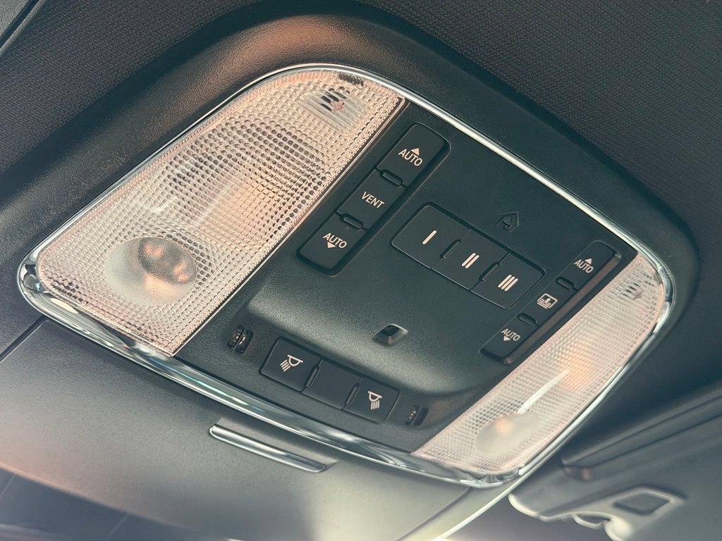 Used 2023 Chrysler 300 C RWD image 28