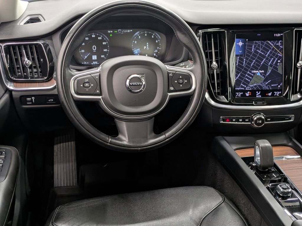 Used 2022 Volvo S60 B5 Momentum w/ Premium Package image 27
