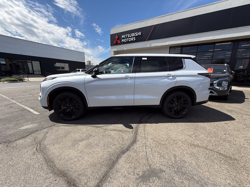 New 2026 Mitsubishi Outlander LE FWD image 7