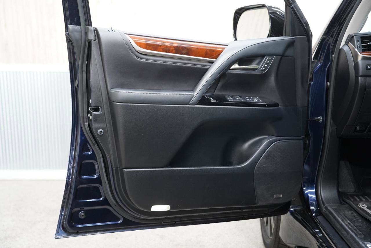 Used 2016 Lexus LX 570 4WD w/ Luxury Package image 28