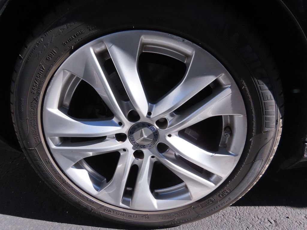 Used 2011 Mercedes-Benz E 550 Sedan image 17