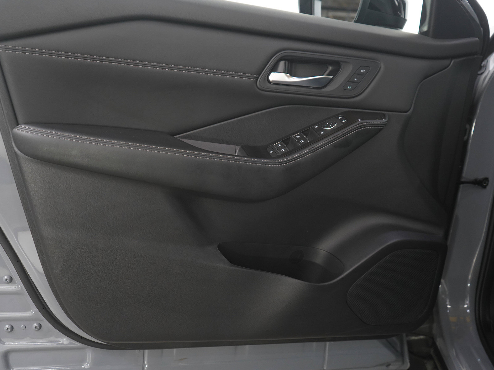 Used 2025 Nissan Rogue SL w/ SL Premium Package AWD/4WD image 19