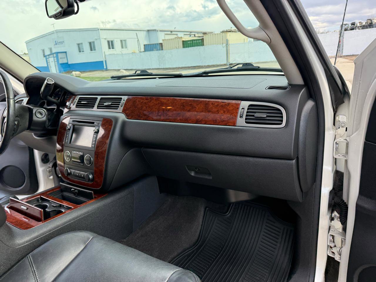 Used 2011 Chevrolet Avalanche LTZ image 28