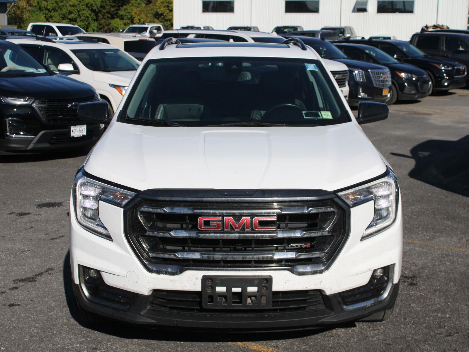 Used 2022 GMC Terrain AT4 AWD/4WD image 2