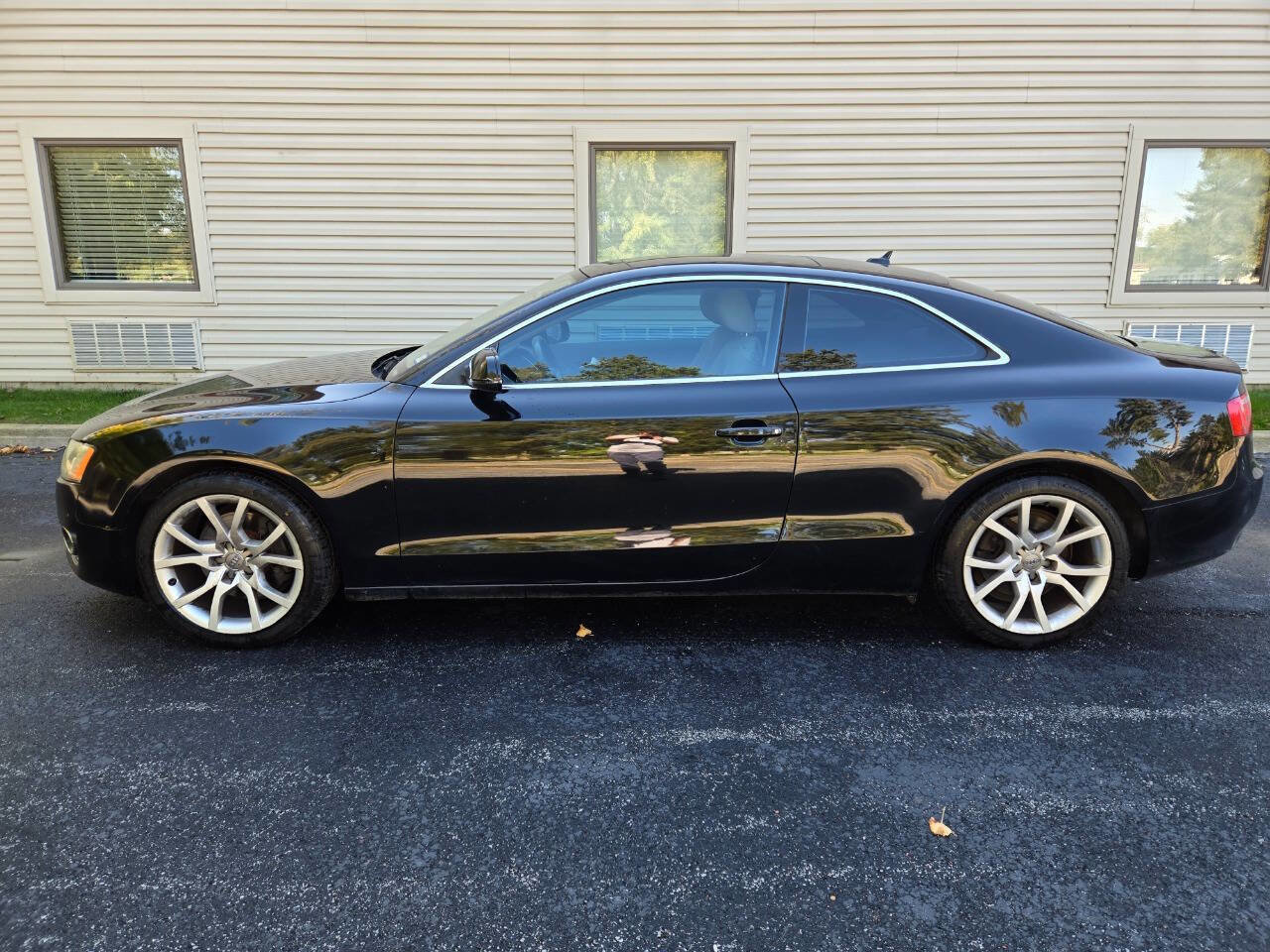 Used 2010 Audi A5 2.0T Premium w/ Bluetooth/Homelink Pkg image 4