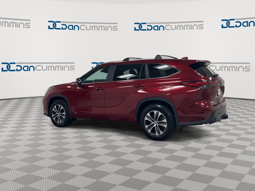 Used 2023 Toyota Highlander XLE AWD/4WD image 6