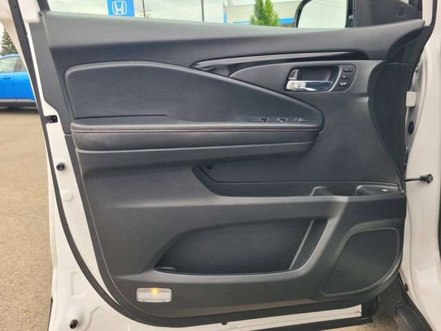 Certified 2025 Honda Ridgeline Black Edition image 18
