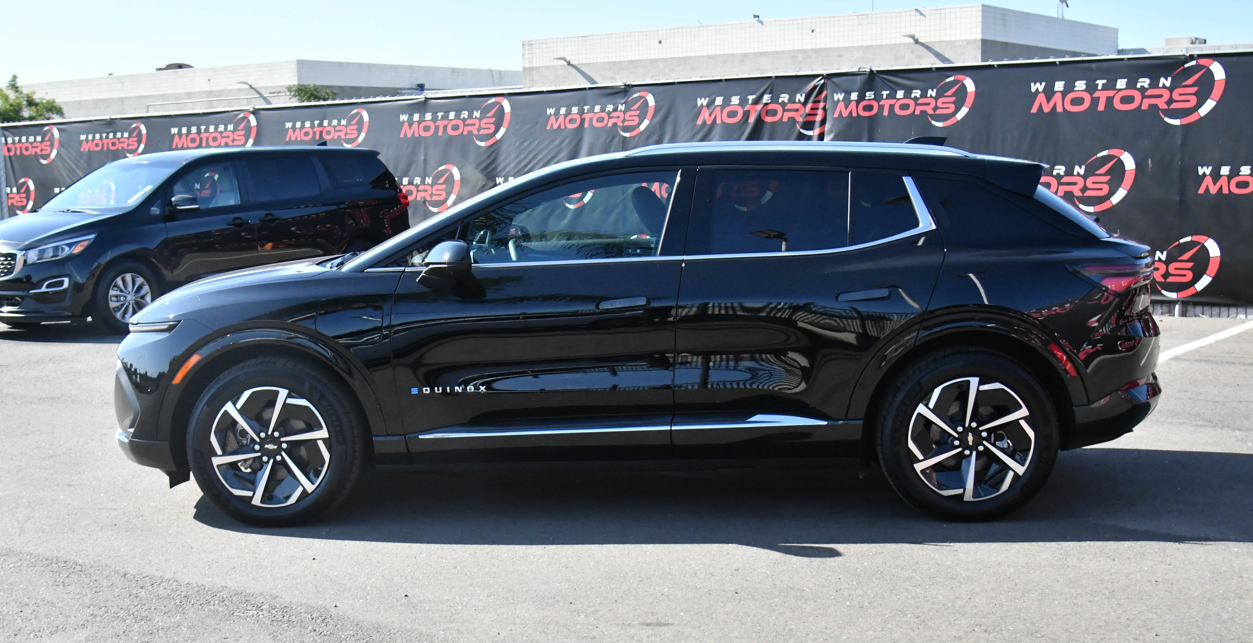 Used 2025 Chevrolet Equinox EV LT FWD image 4