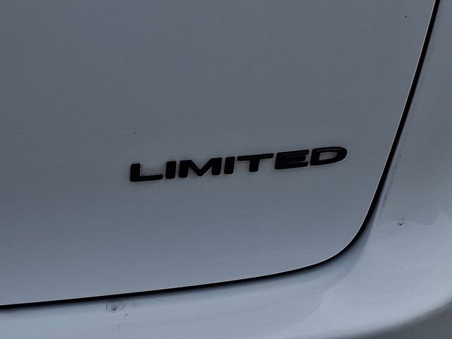 Used 2025 Chrysler Pacifica Limited image 31