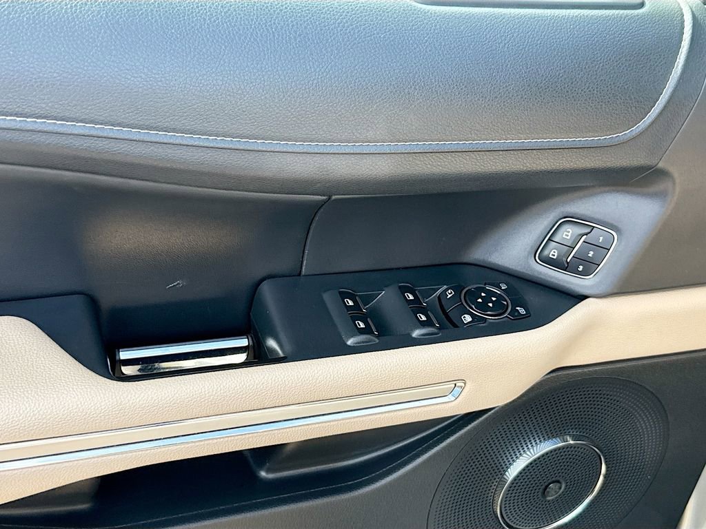 Used 2023 Ford Expedition Limited AWD/4WD image 19