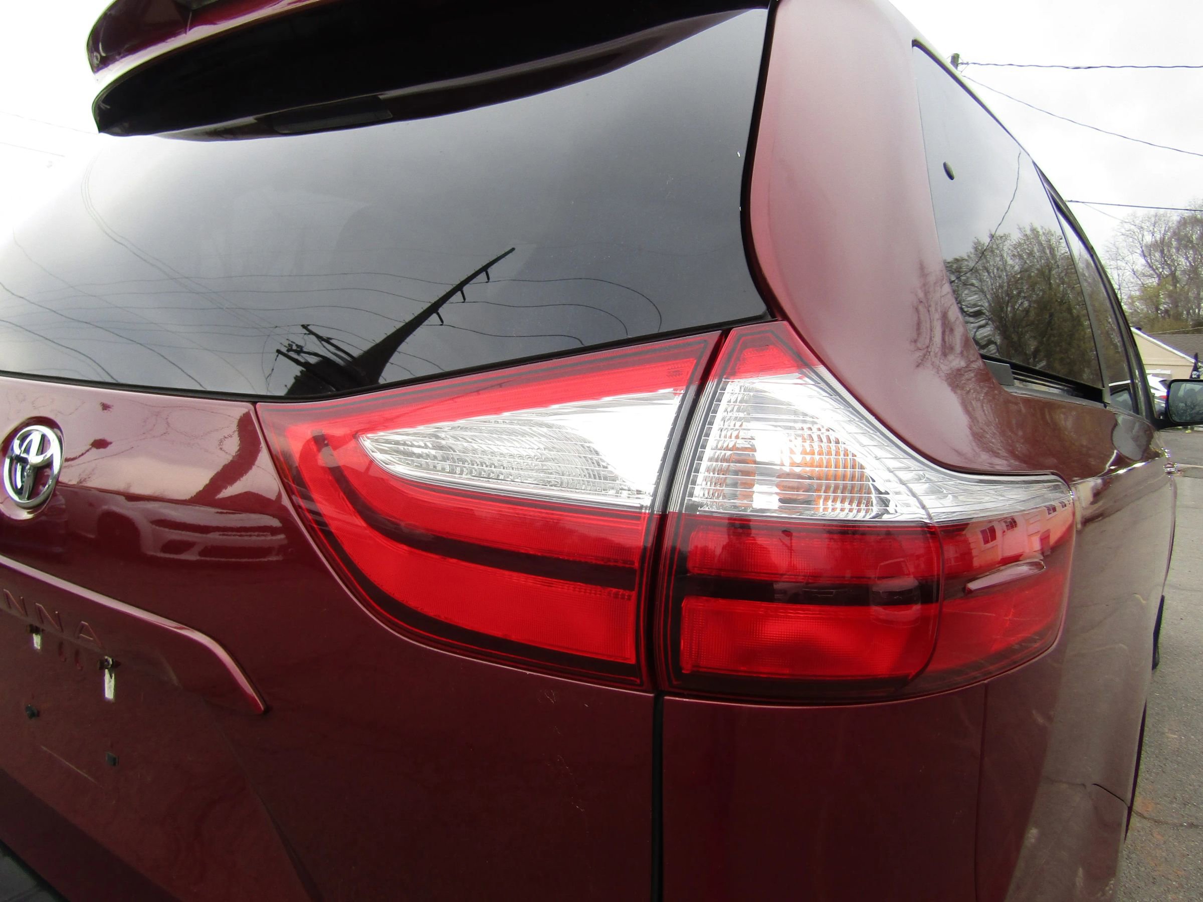 Used 2015 Toyota Sienna XLE w/ XLE Navigation Package image 11