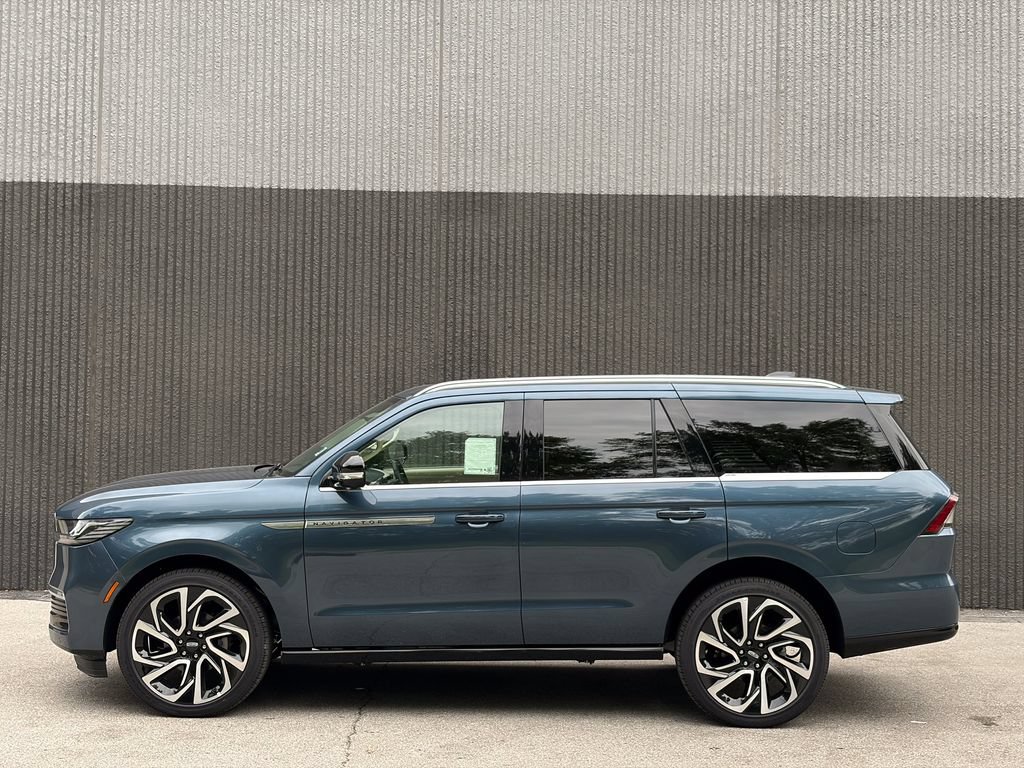 New 2027 Lincoln Navigator Reserve AWD/4WD image 4