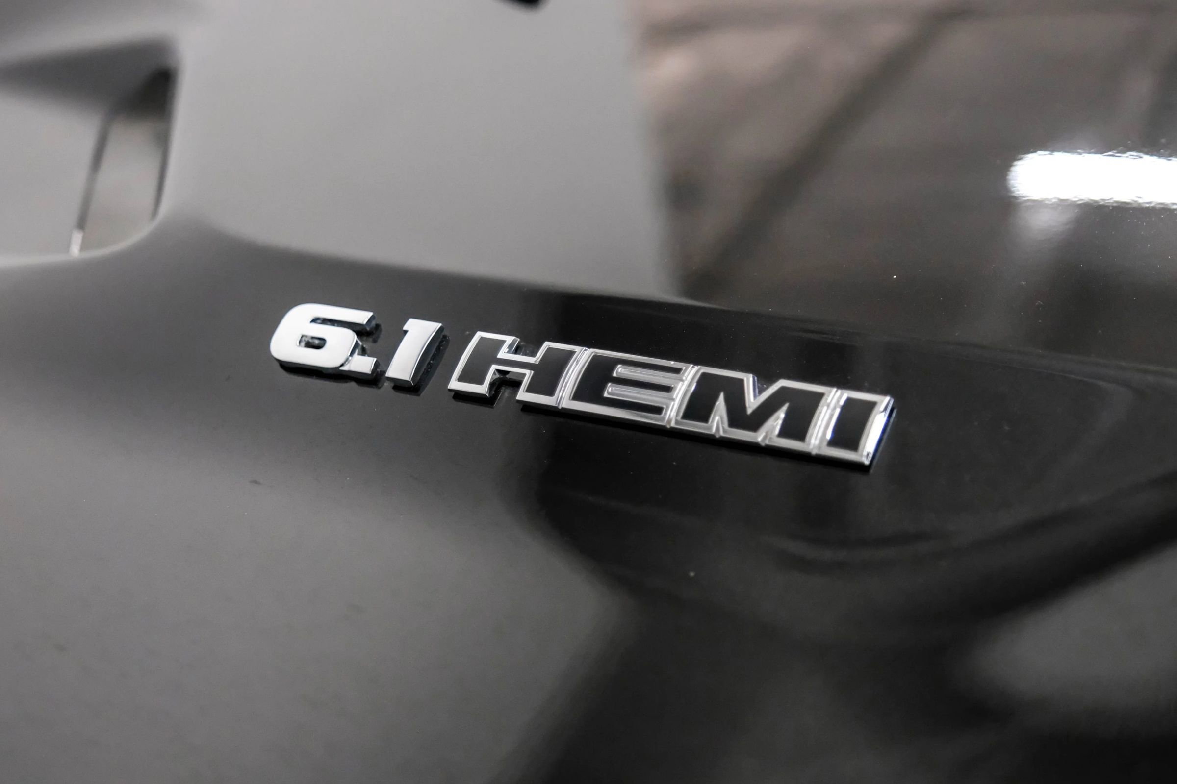 Used 2009 Dodge Challenger SRT8 w/ SRT Option Group II RWD image 35