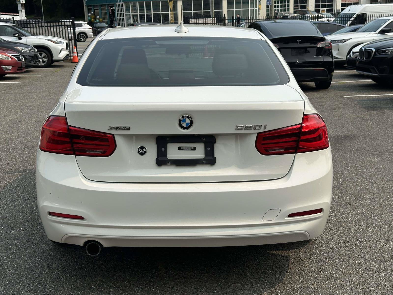 Used 2018 BMW 320i xDrive Sedan w/ Convenience Package AWD/4WD image 4