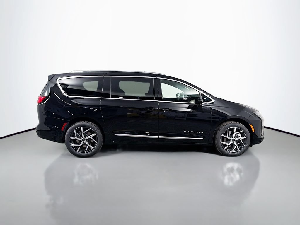 New 2027 Chrysler Pacifica Pinnacle w/ Theater Group AWD/4WD image 8