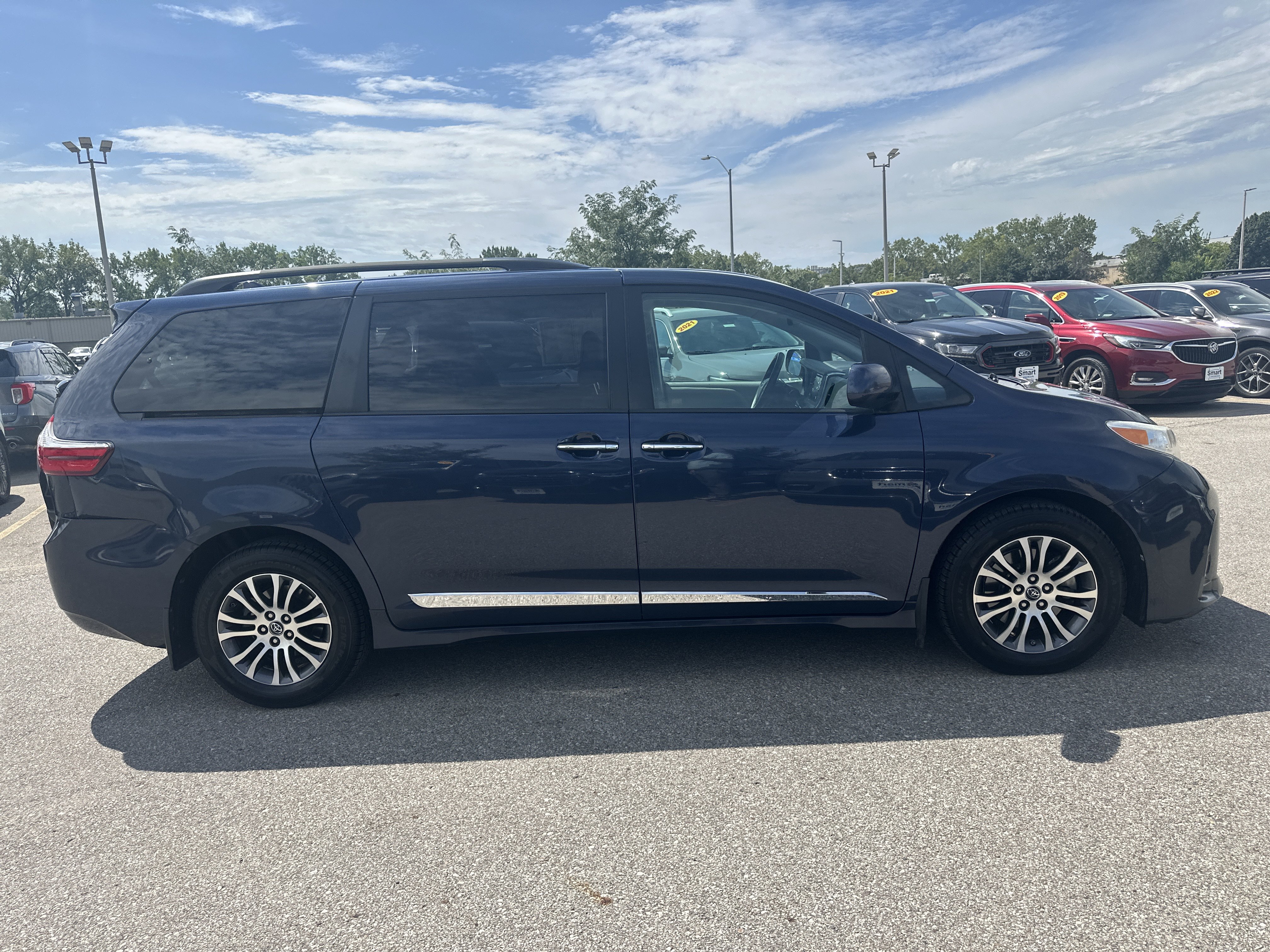 Used 2018 Toyota Sienna XLE w/ Protection Package FWD image 3