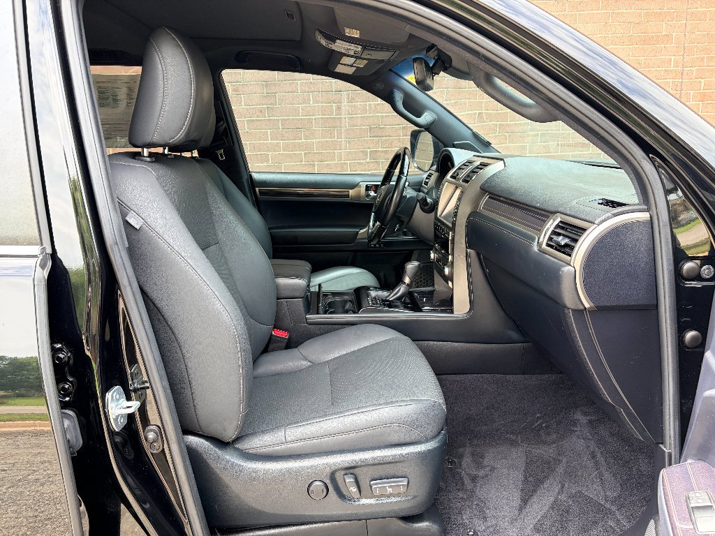 Used 2021 Lexus GX 460 Premium w/ Accessory Package AWD/4WD image 26