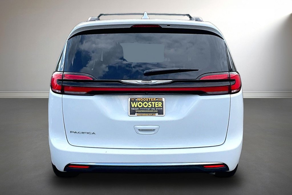 Used 2022 Chrysler Pacifica Touring-L FWD image 6