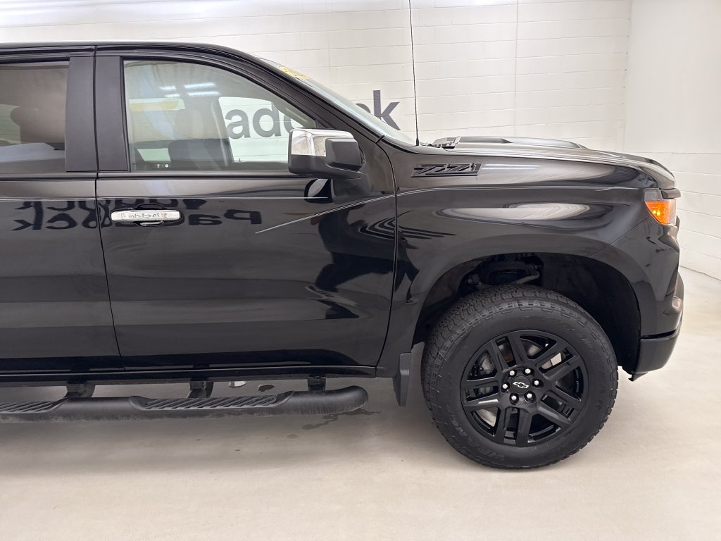 Used 2023 Chevrolet Silverado 1500 Custom Trail Boss w/ LPO, Dark Essentials Package AWD/4WD image 16