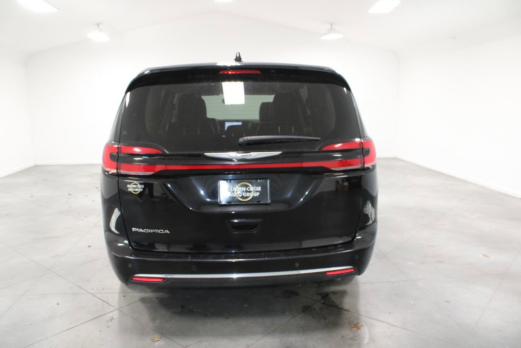 Used 2024 Chrysler Pacifica Touring-L image 8
