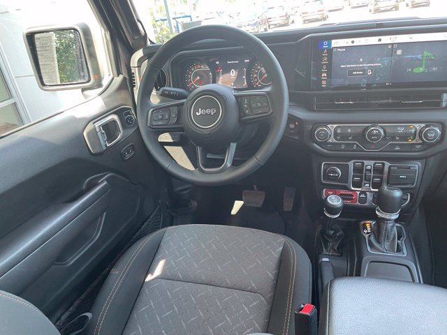 Used 2025 Jeep Gladiator Mojave w/ Convenience Group AWD/4WD image 11