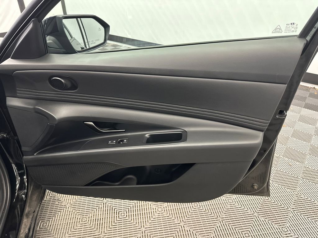 Used 2025 Hyundai Elantra Sport FWD image 14
