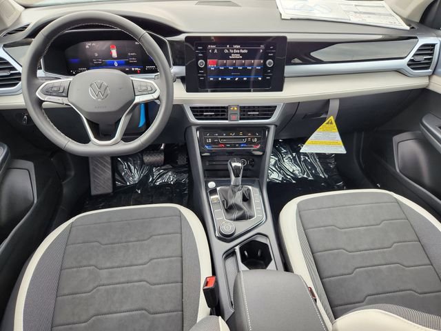 New 2025 Volkswagen Taos SE image 27