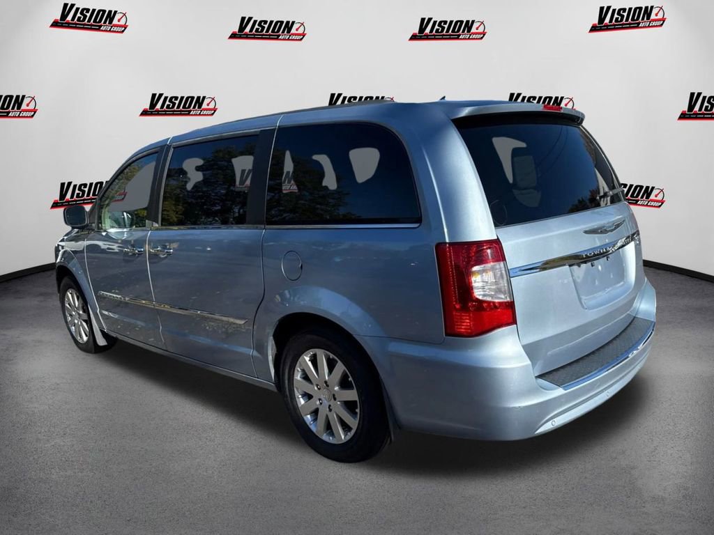 Used 2012 Chrysler Town & Country Touring-L w/ Driver Convenience Group image 7