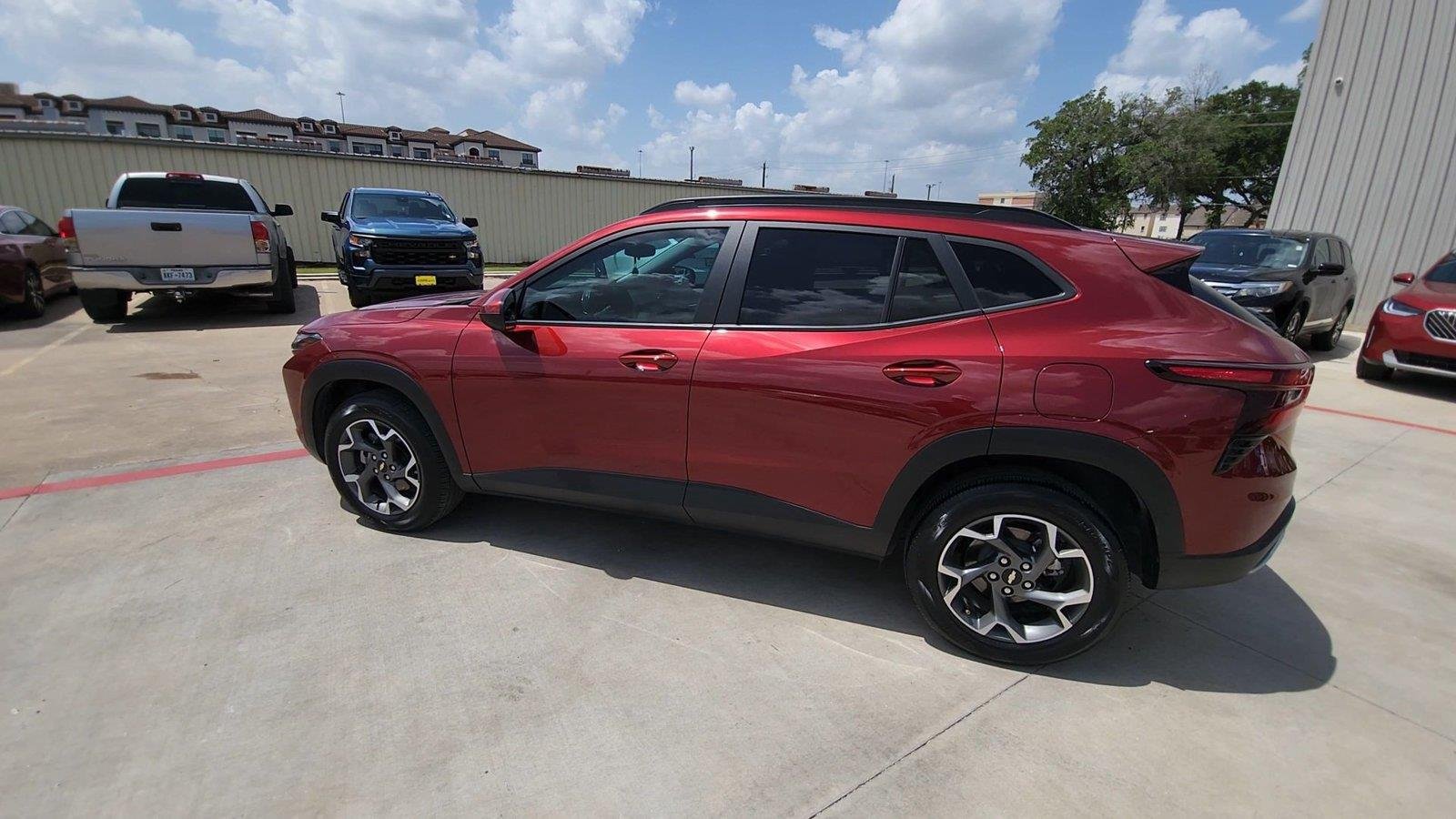 Certified 2024 Chevrolet Trax LT w/ LT Convenience Package FWD image 5