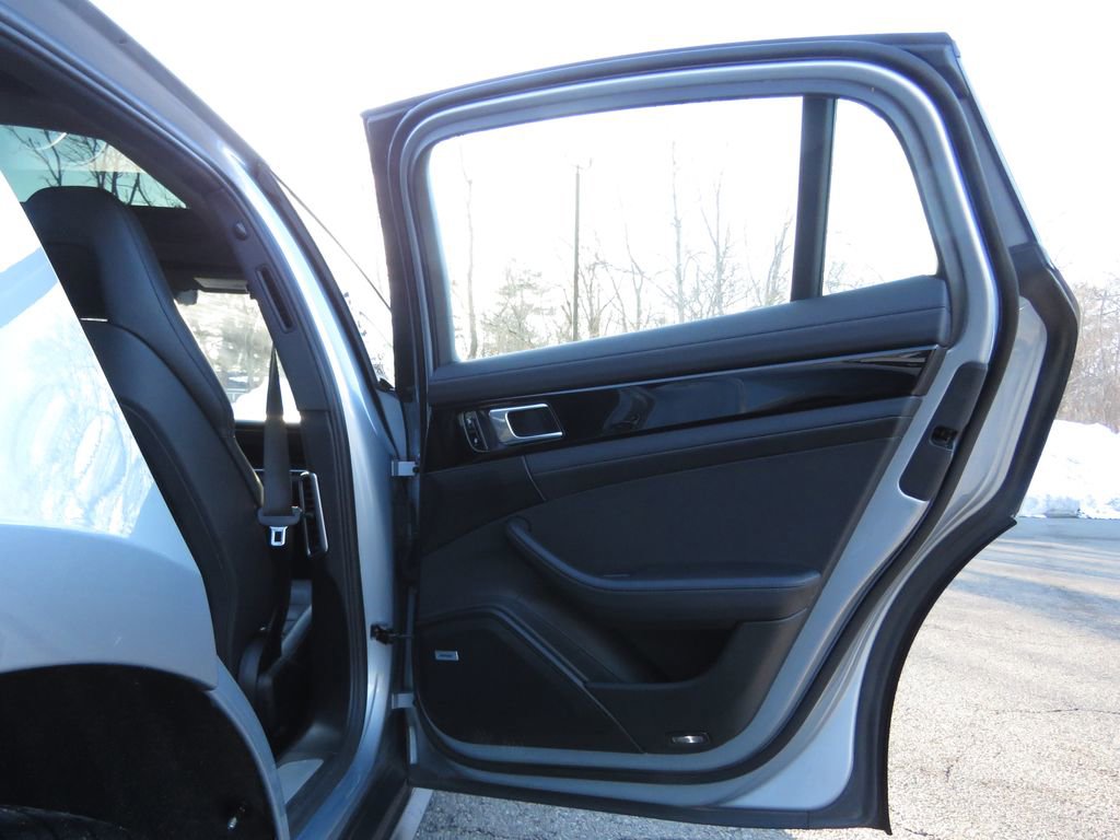 Used 2018 Porsche Panamera 4 image 15