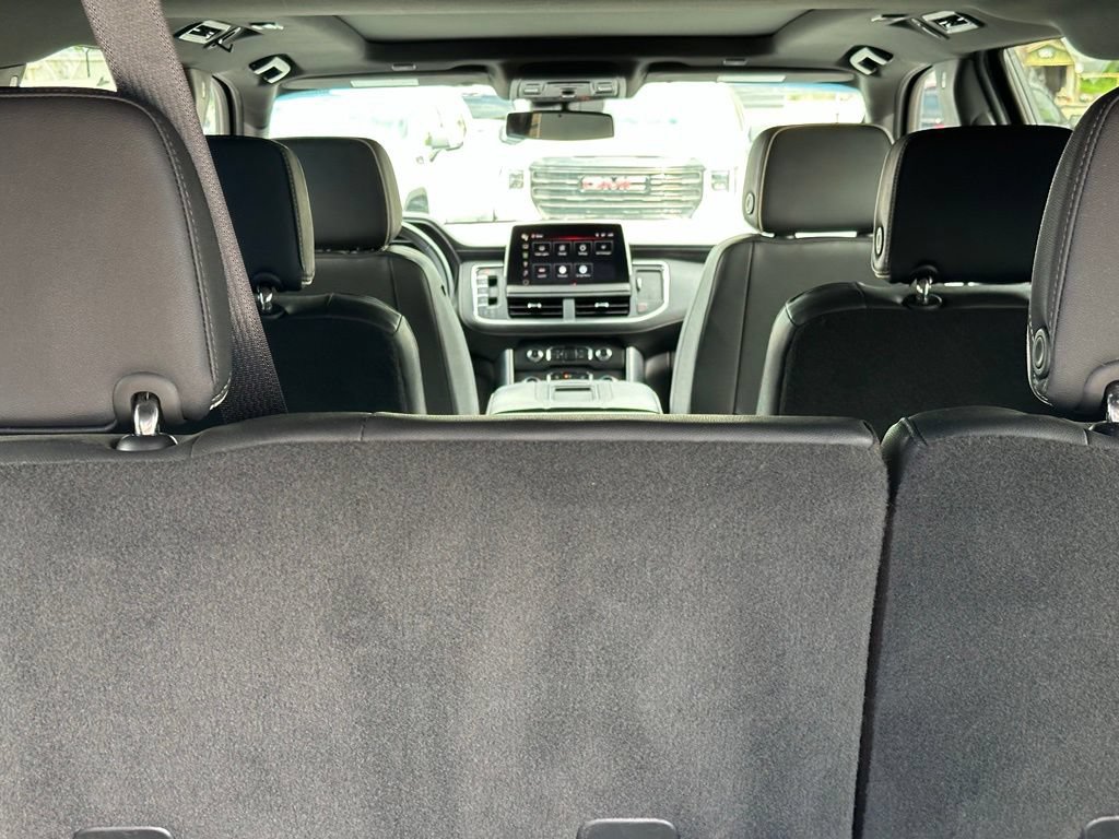 Used 2023 GMC Yukon XL SLT AWD/4WD image 9