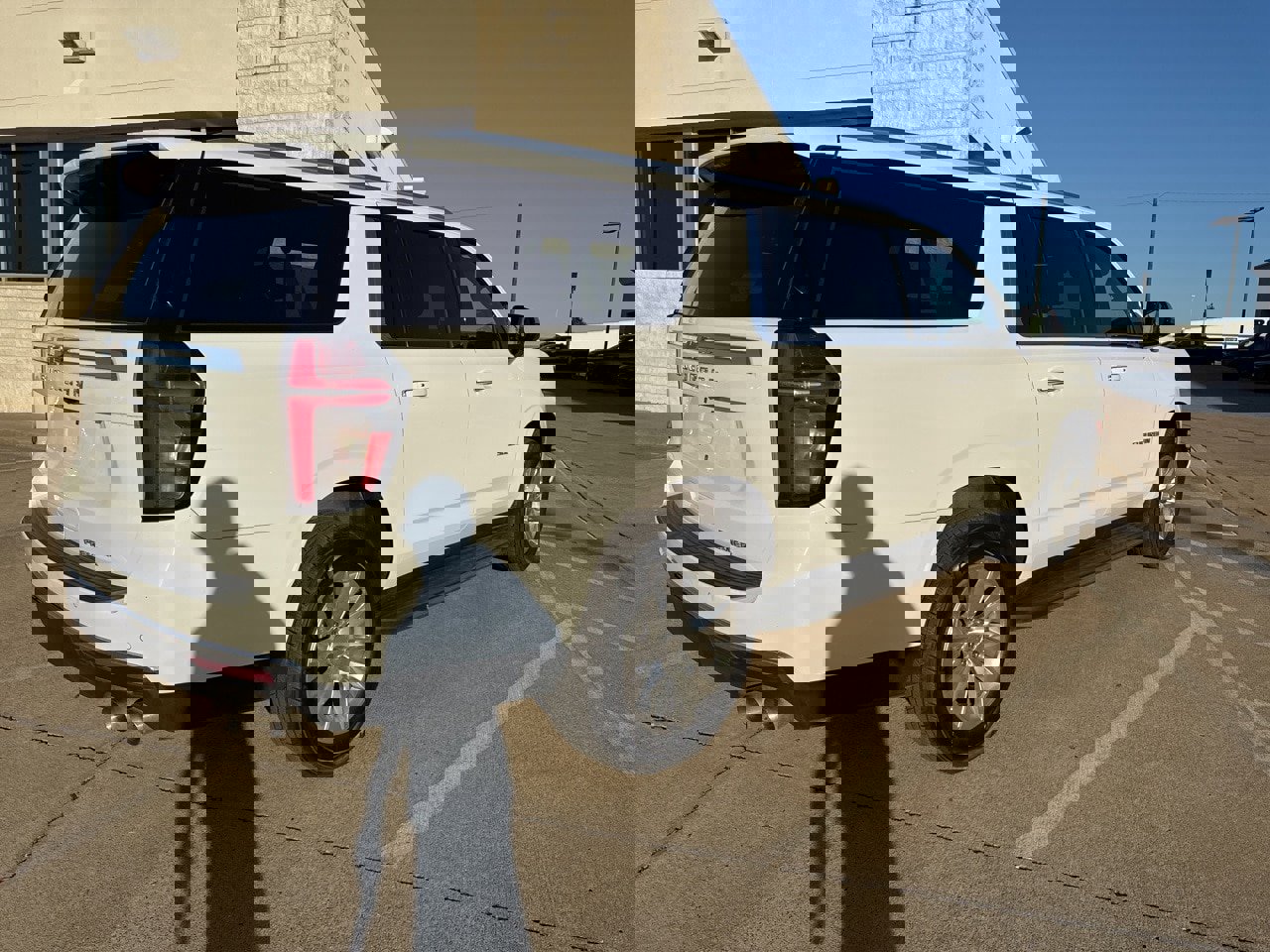 Used 2023 Chevrolet Suburban Premier image 5