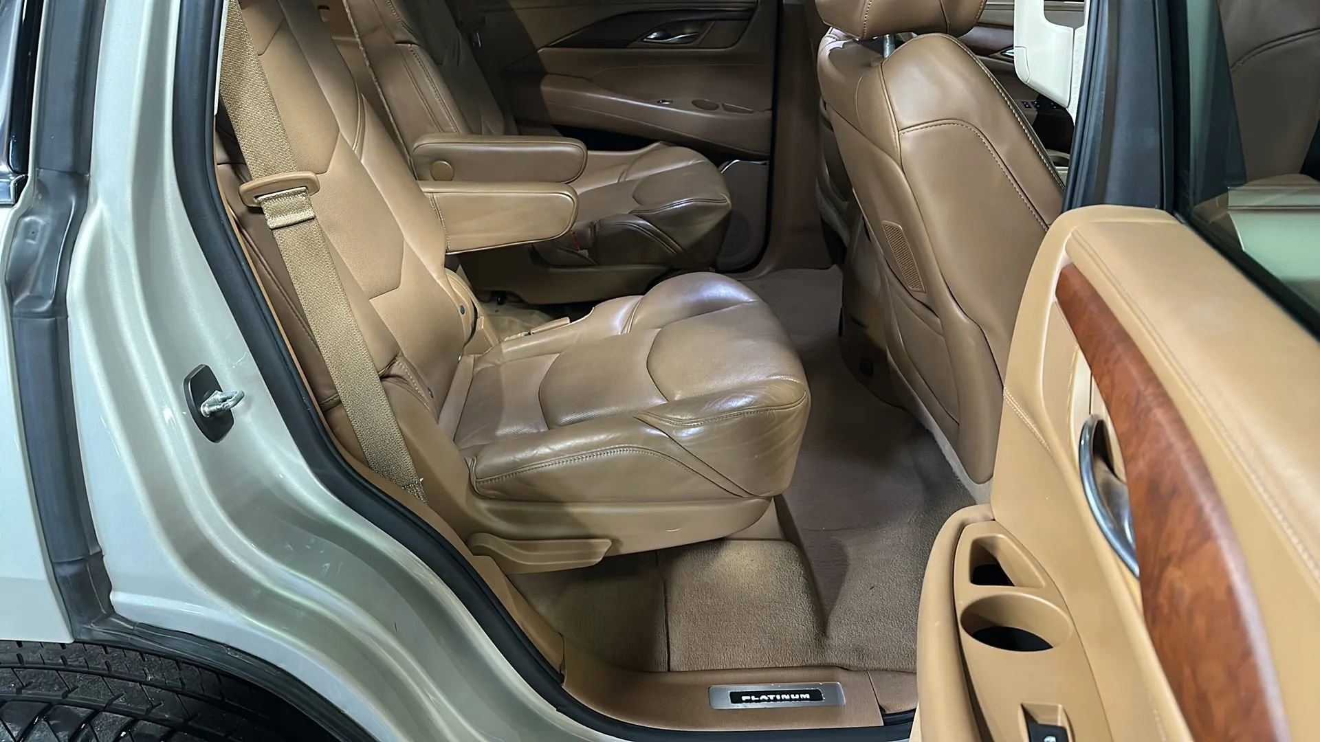 Used 2016 Cadillac Escalade Platinum image 20