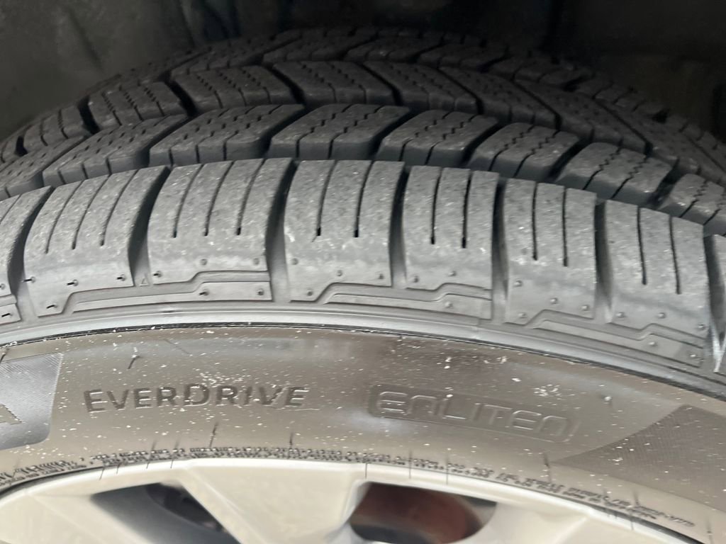 Used 2022 Toyota RAV4 XLE Premium image 28