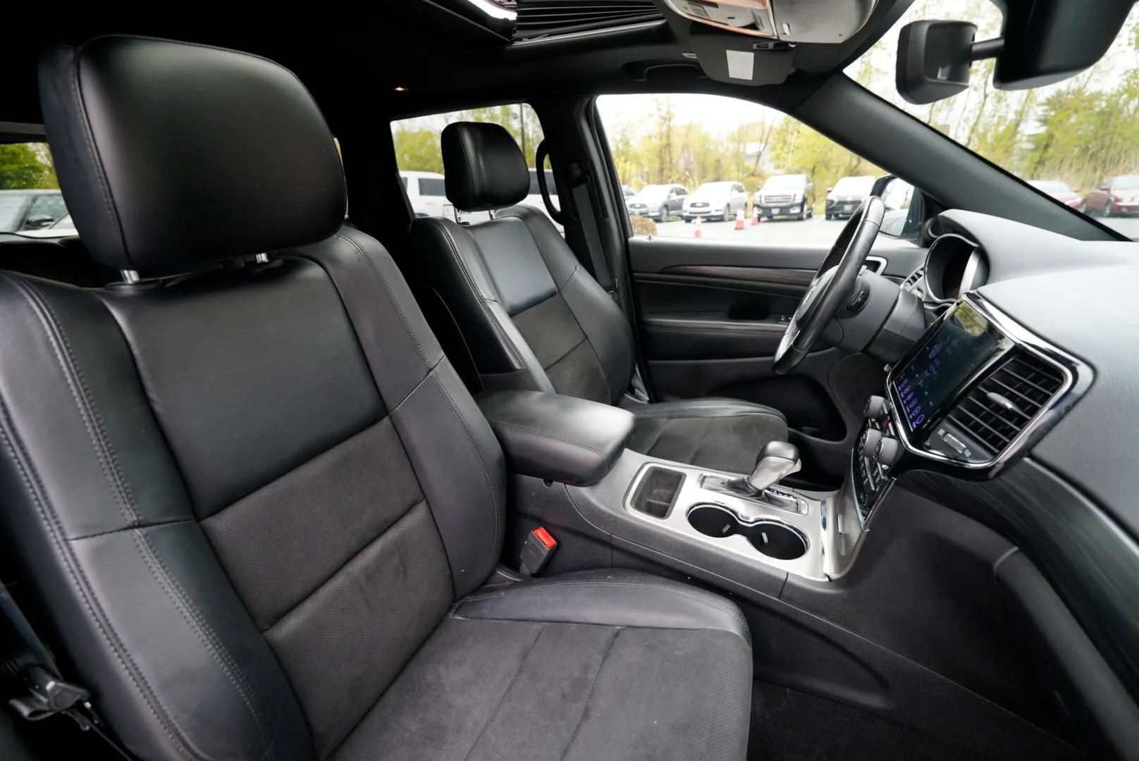 Used 2019 Jeep Grand Cherokee Altitude AWD/4WD image 25