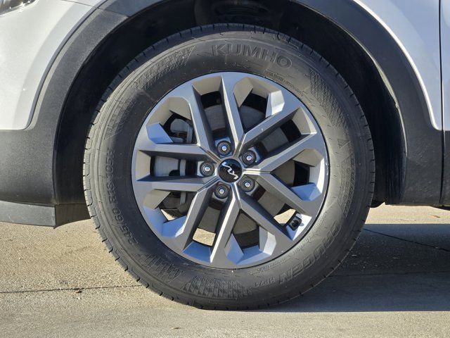 Certified 2023 Kia Telluride LX image 11