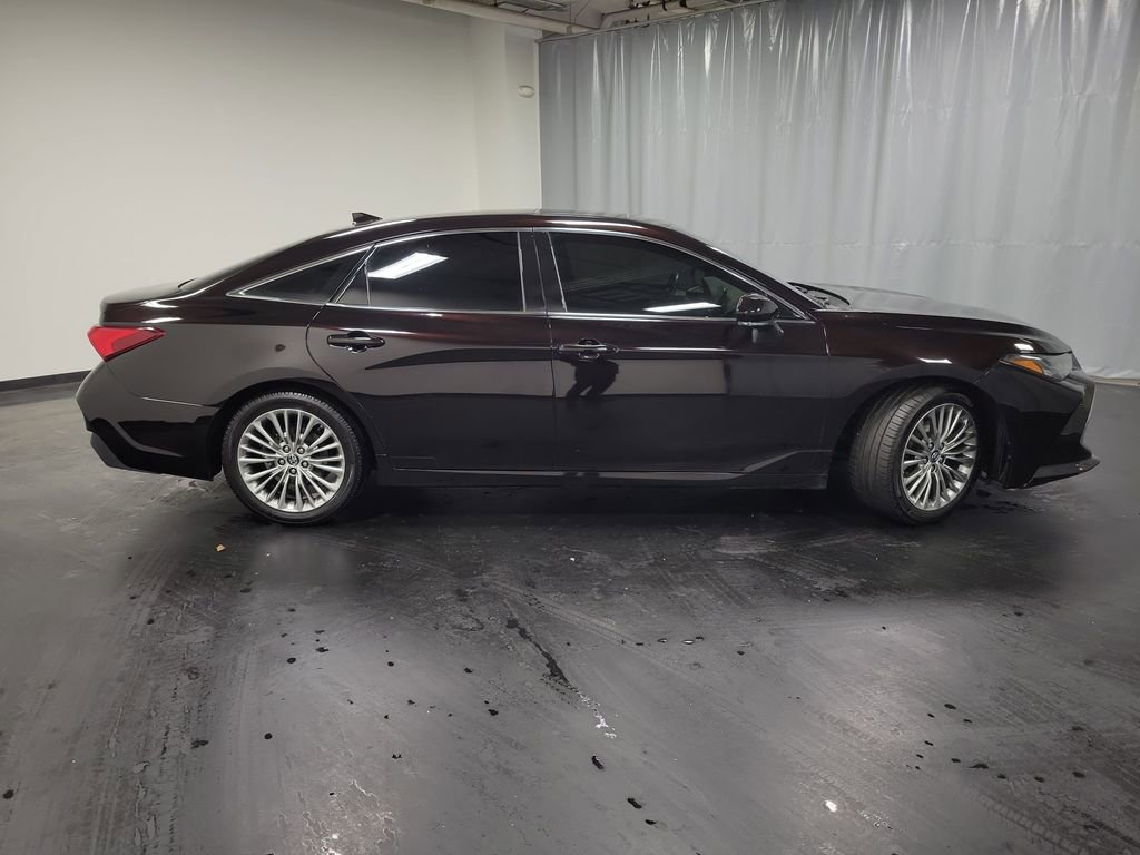 Used 2019 Toyota Avalon Limited image 9