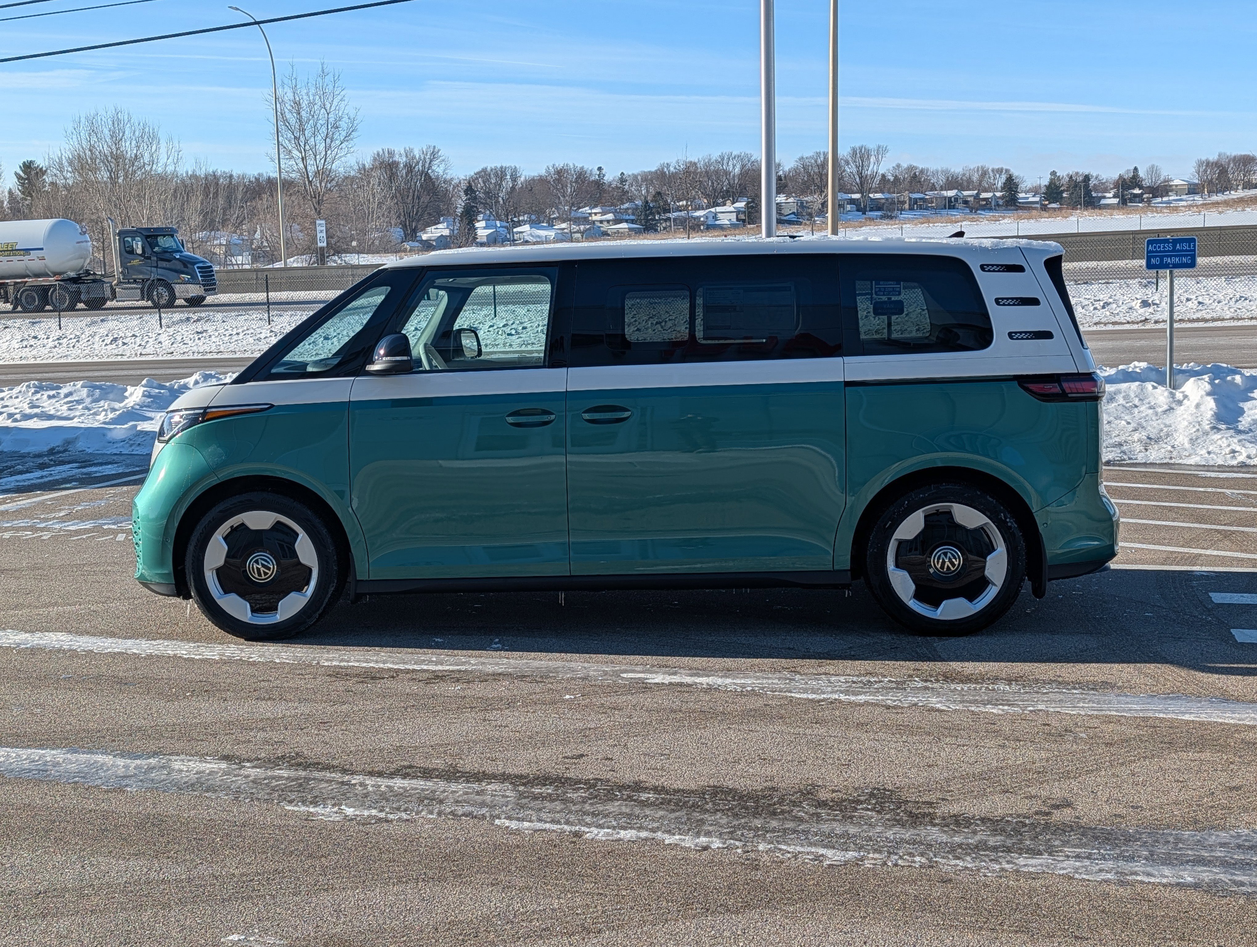 New 2025 Volkswagen ID. Buzz Pro S Plus video 3