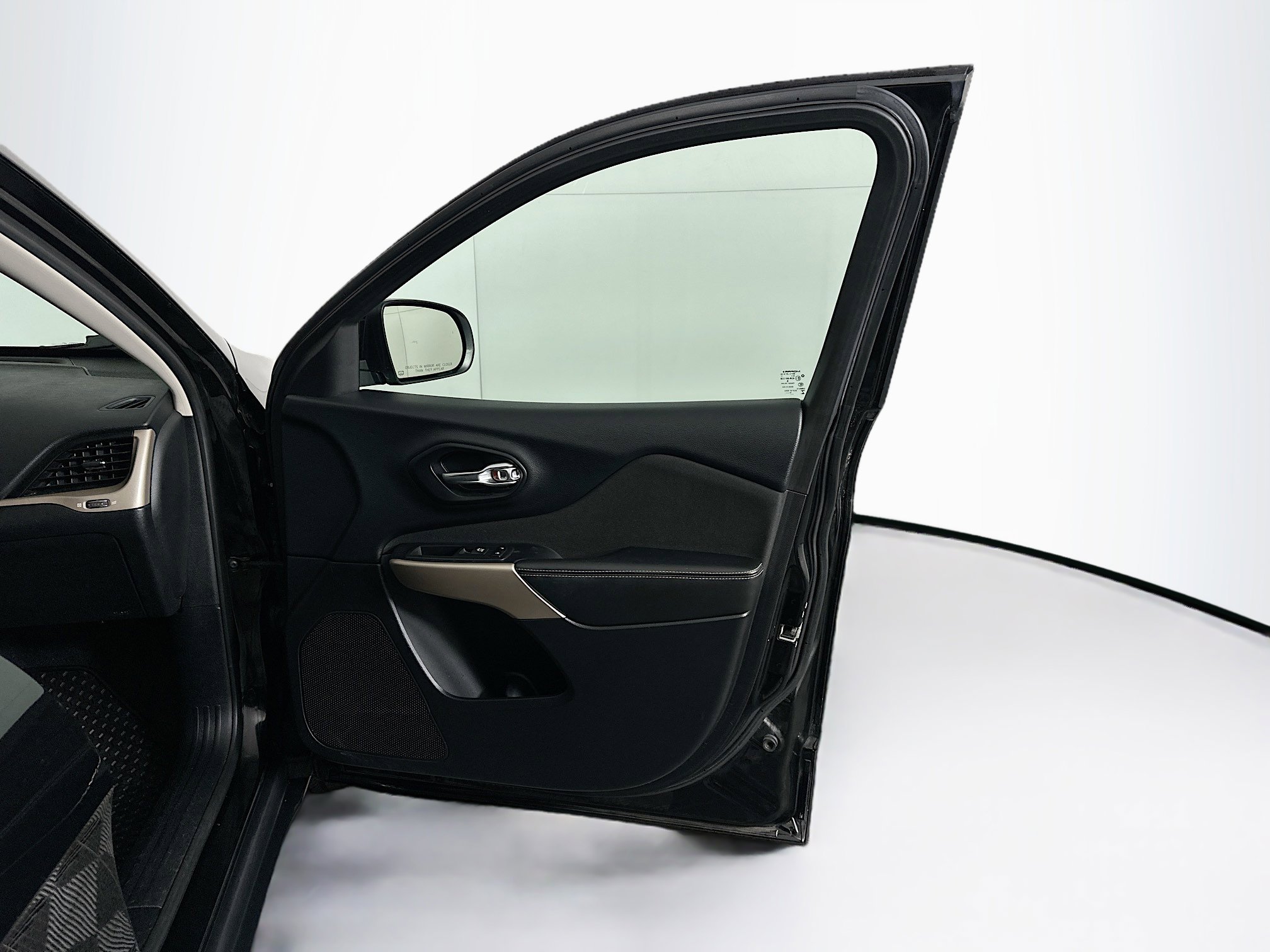 Used 2017 Jeep Cherokee Latitude w/ Cold Weather Group image 30