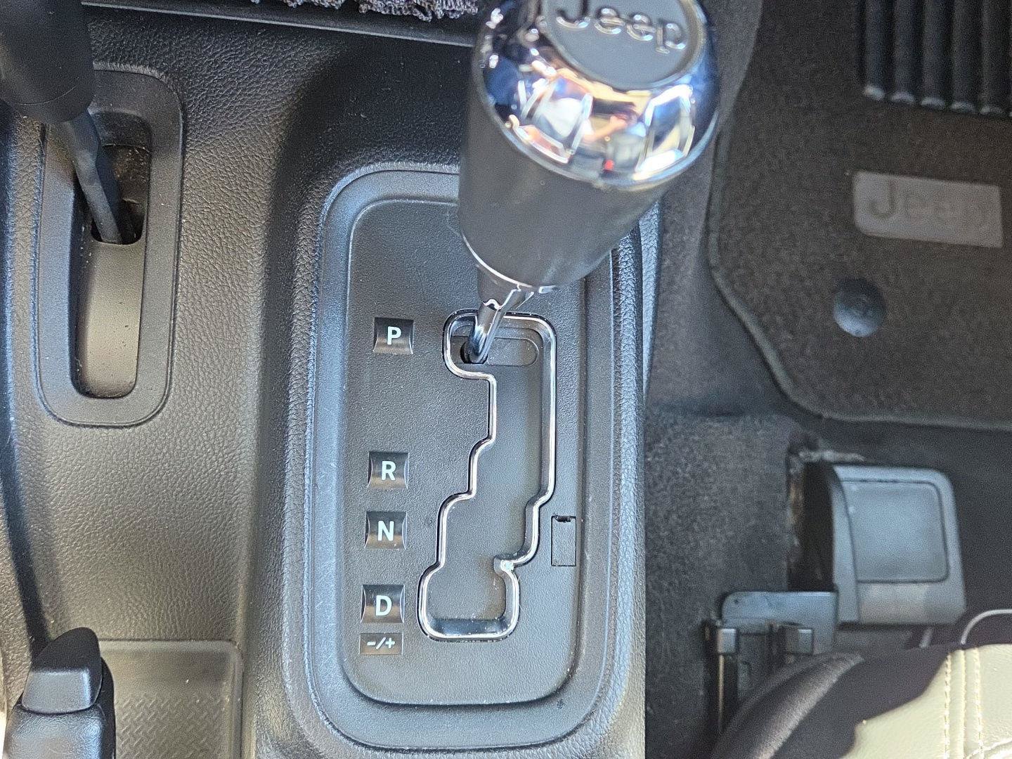Used 2014 Jeep Wrangler Sahara AWD/4WD image 29