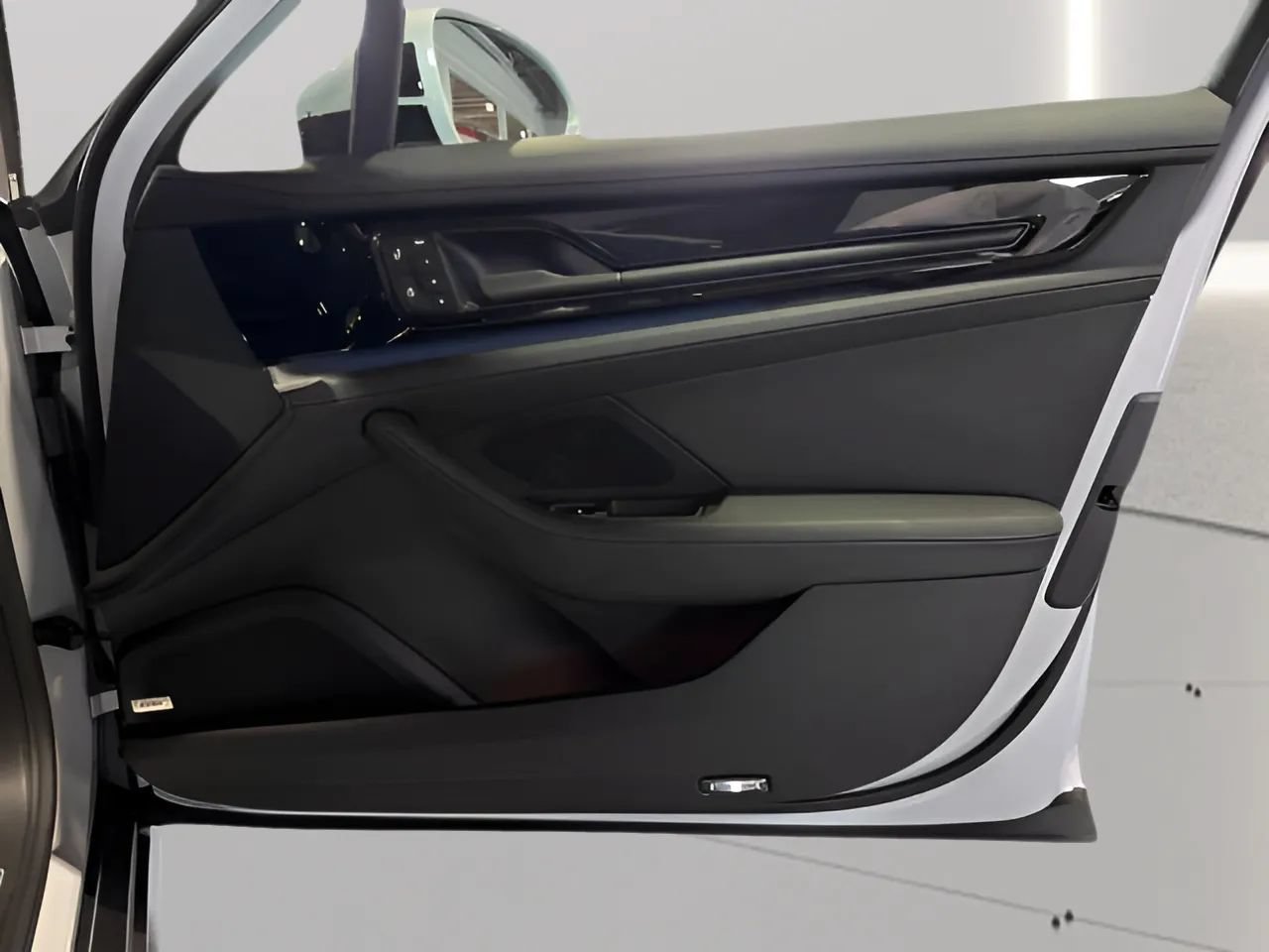 Used 2024 Porsche Panamera image 11
