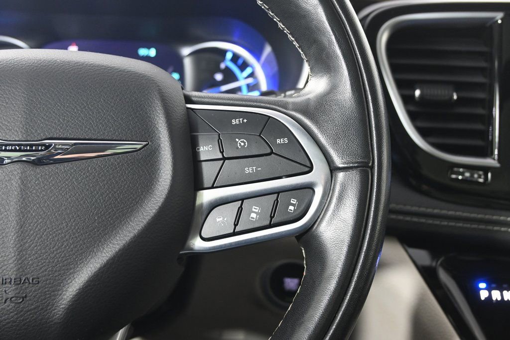 Used 2022 Chrysler Pacifica Limited image 38