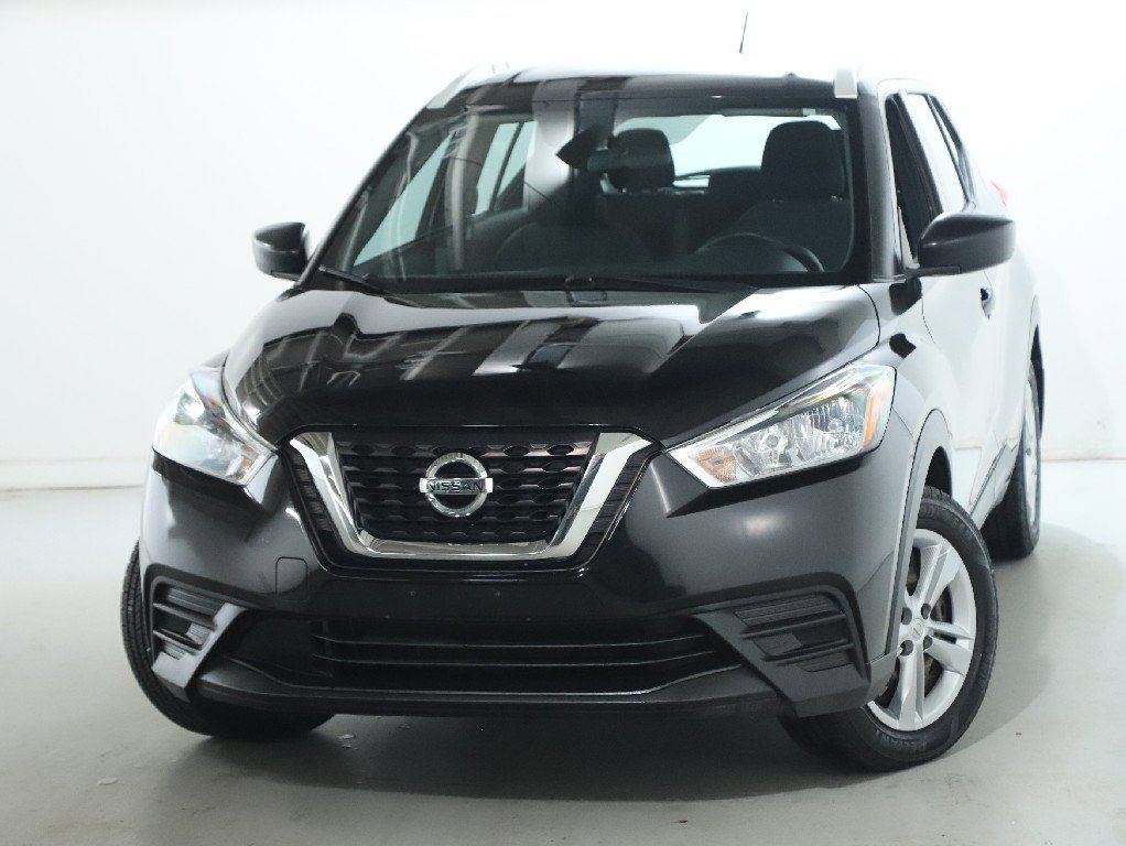 Used 2019 Nissan Kicks S image 2