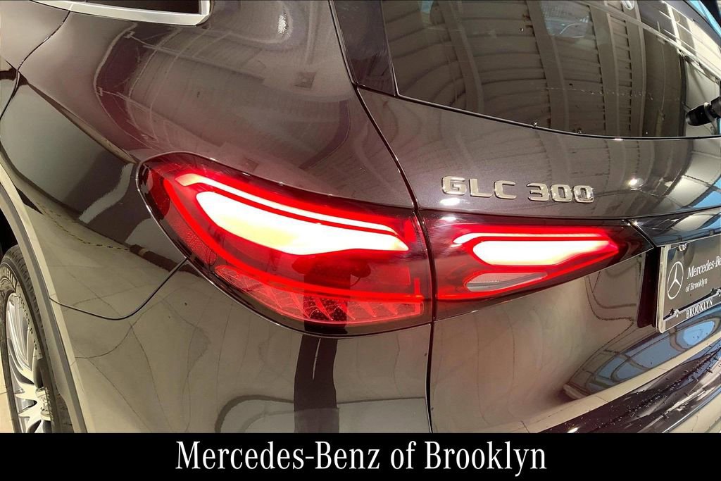 Used 2025 Mercedes-Benz GLC 300 4MATIC image 29