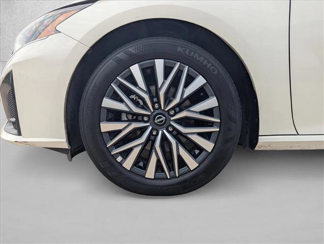 Used 2025 Nissan Altima 2.5 SV FWD image 22