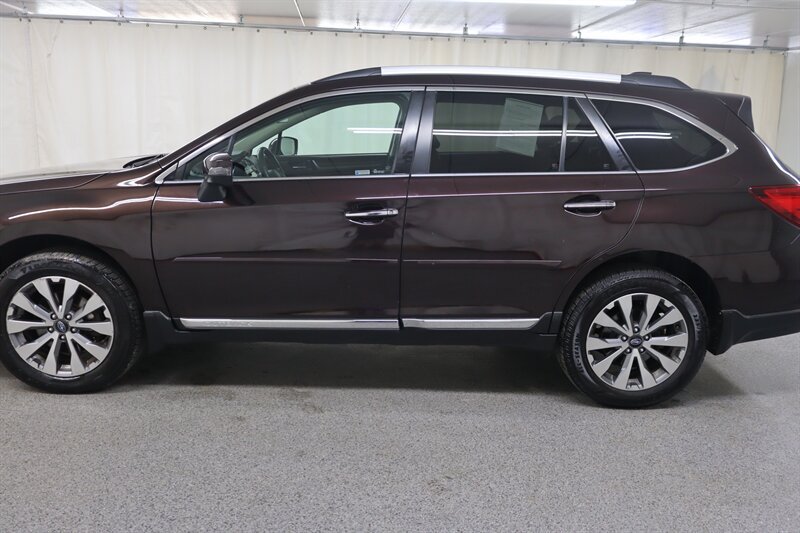Used 2017 Subaru Outback 3.6R Touring AWD/4WD image 4